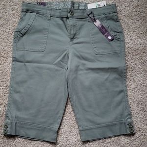 NWT Capris